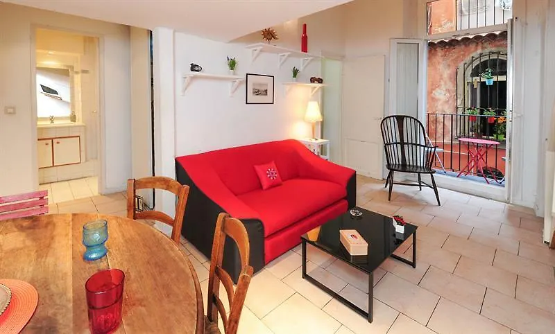 Appartement Rustique De Deux Pieces, Pont Vieux Nice
